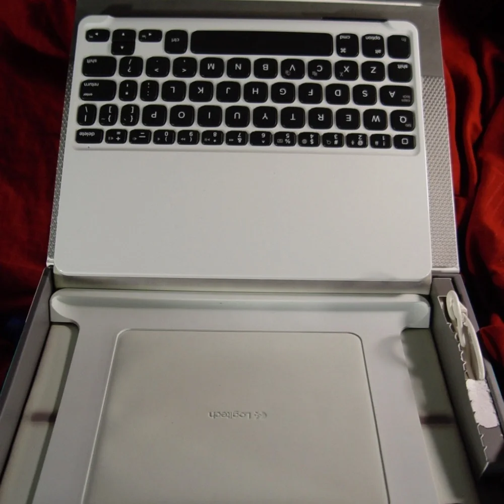 Logitech keyboard folio 920-005460 with bluetooth New Open Box